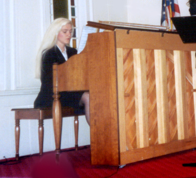 Kinga E. Agoston Pianist